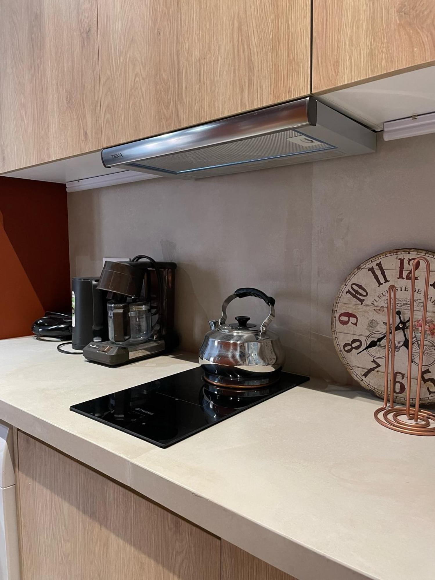 Apartment Near Metro + Port 피레아스 외부 사진