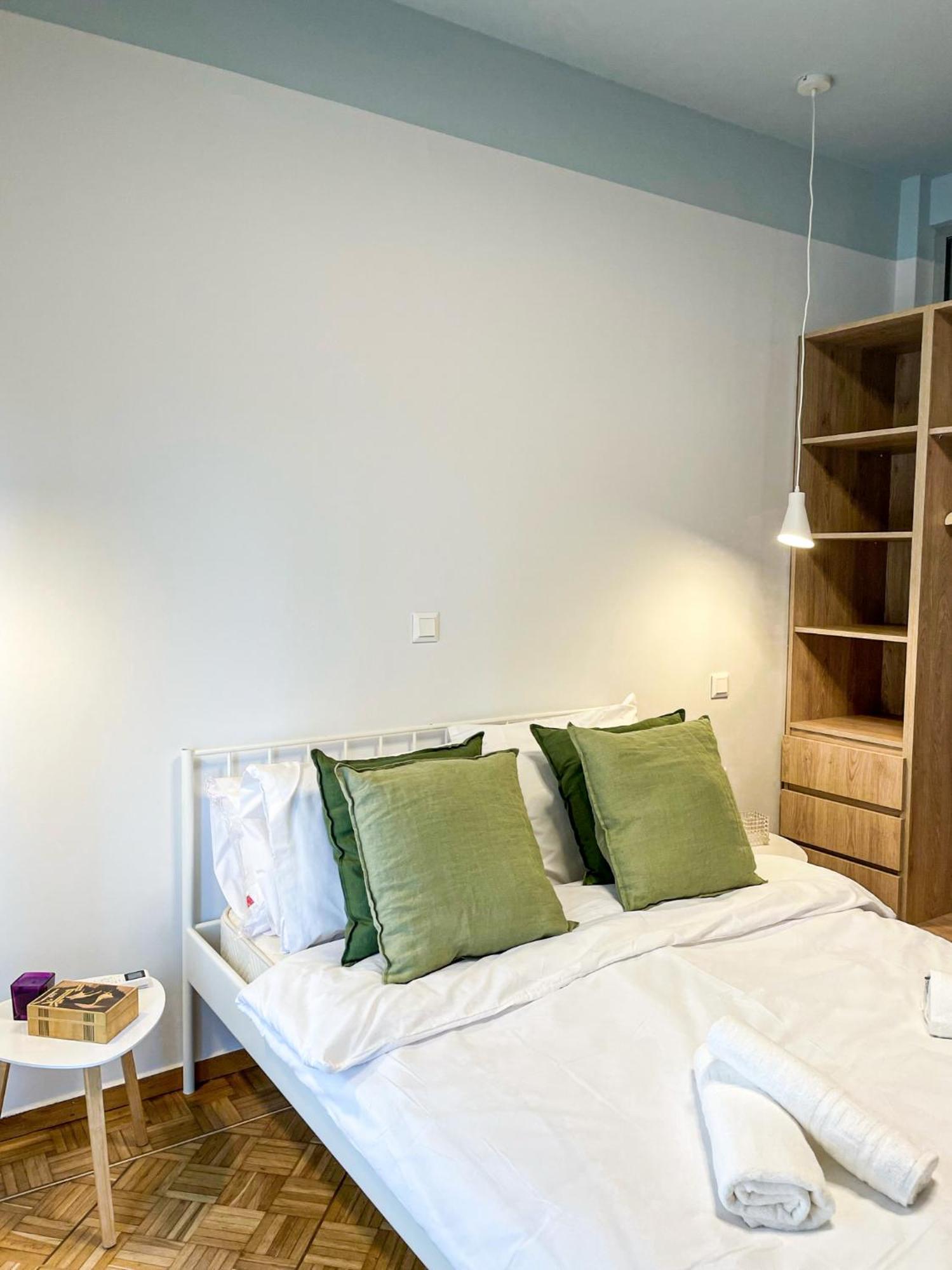Apartment Near Metro + Port 피레아스 외부 사진