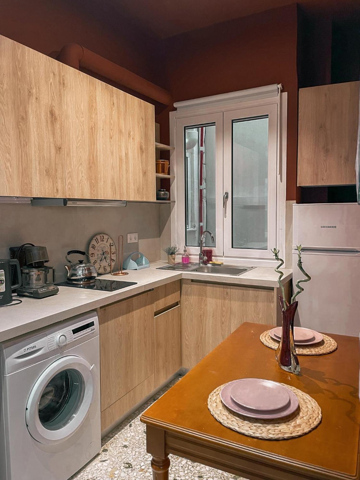 Apartment Near Metro + Port 피레아스 외부 사진