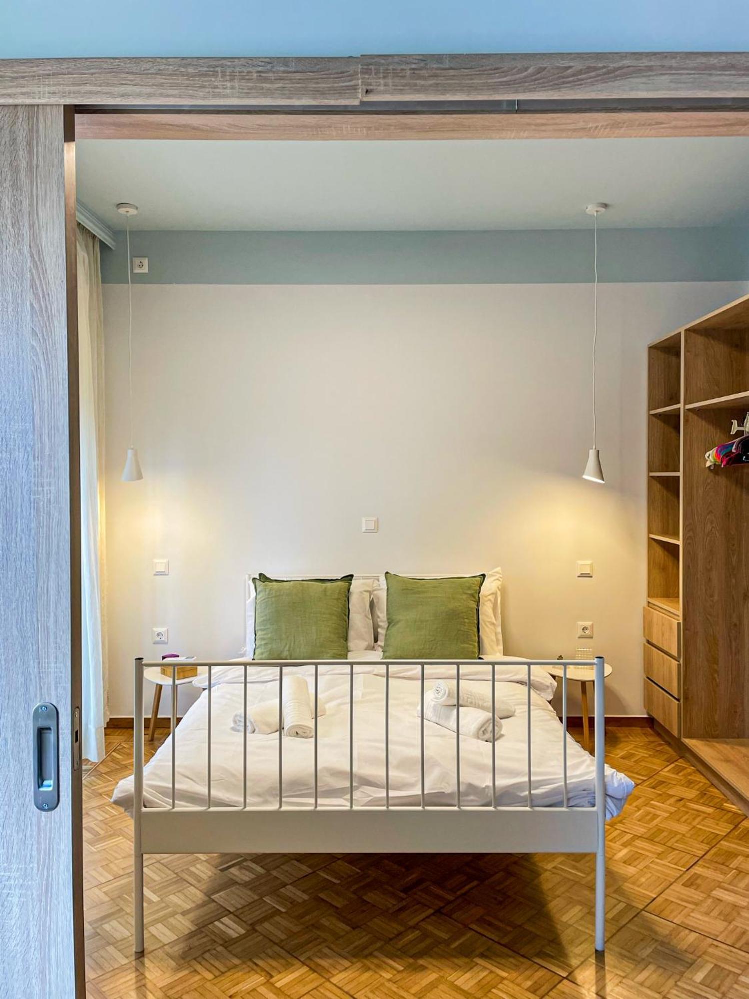 Apartment Near Metro + Port 피레아스 외부 사진