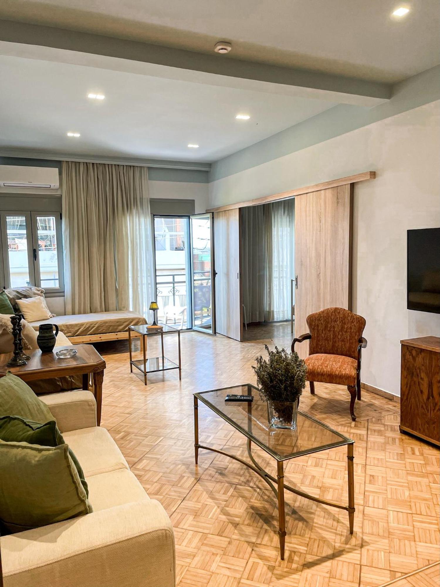 Apartment Near Metro + Port 피레아스 외부 사진