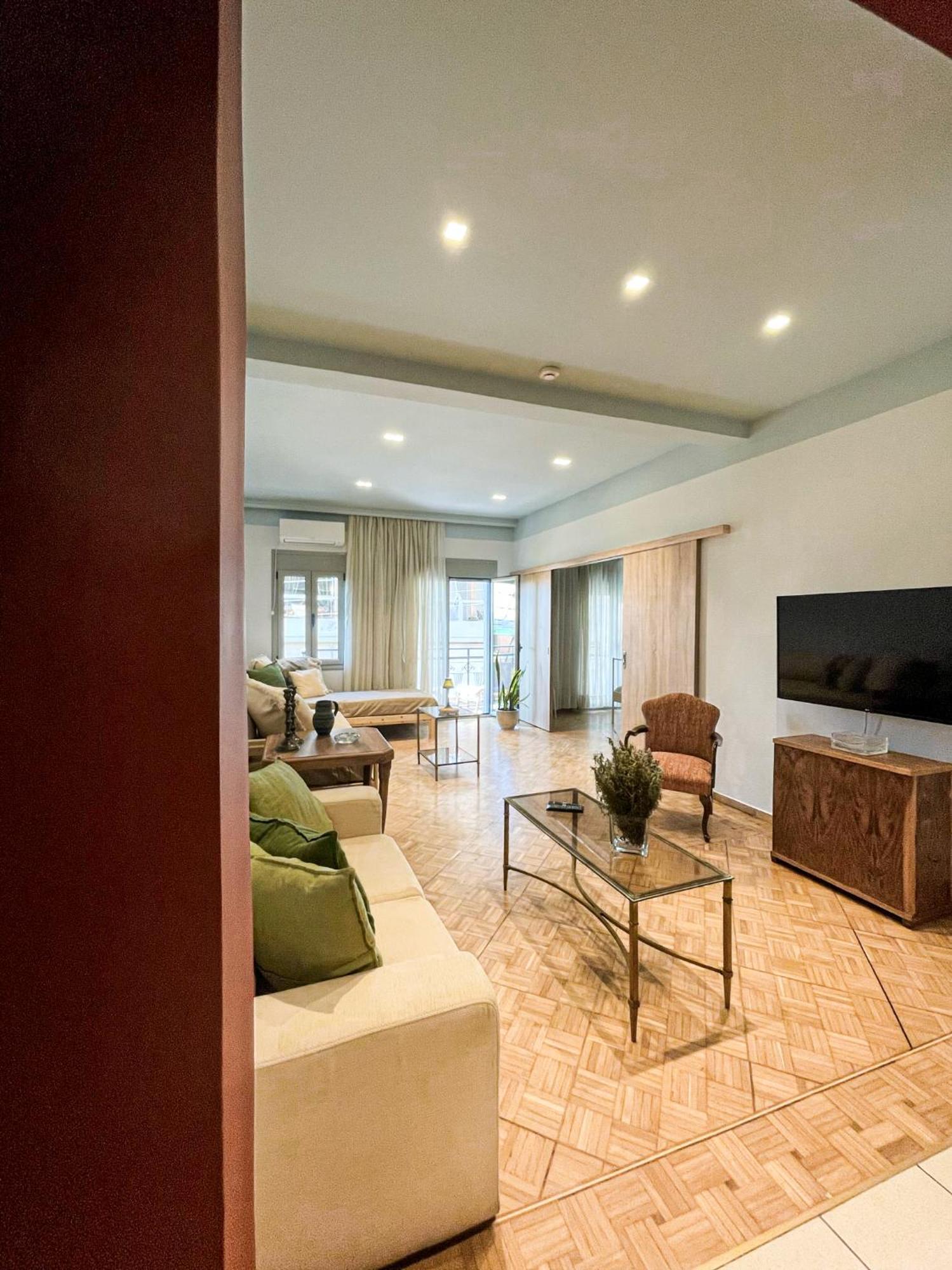 Apartment Near Metro + Port 피레아스 외부 사진