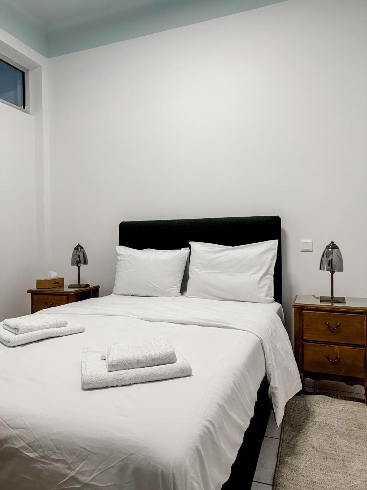 Apartment Near Metro + Port 피레아스 외부 사진