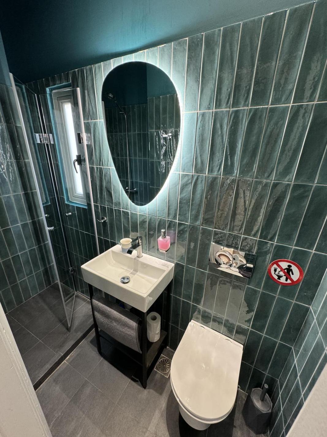 Apartment Near Metro + Port 피레아스 외부 사진